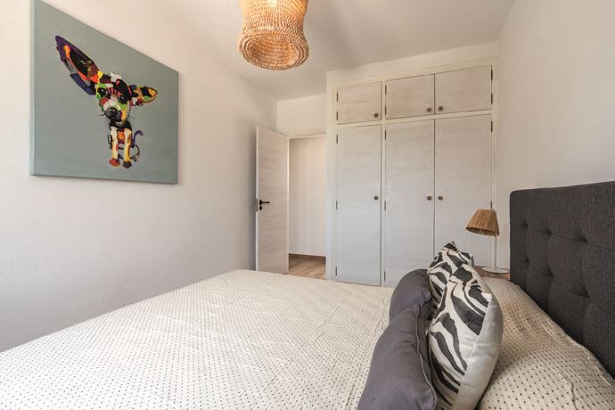 Mass Image Compressor Compressed this image. https://sourceforge.net/projects/icompress/ with Quality:80