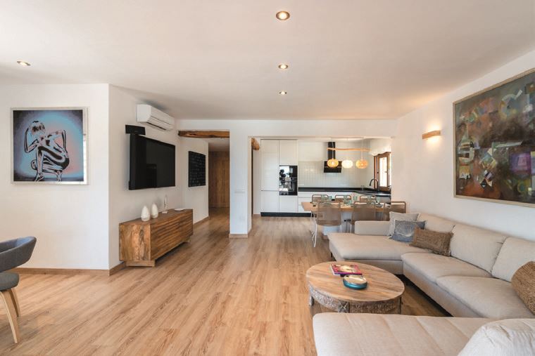 Mass Image Compressor Compressed this image. https://sourceforge.net/projects/icompress/ with Quality:80