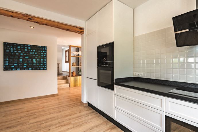 Mass Image Compressor Compressed this image. https://sourceforge.net/projects/icompress/ with Quality:80