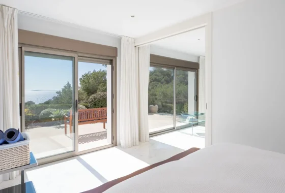 S18