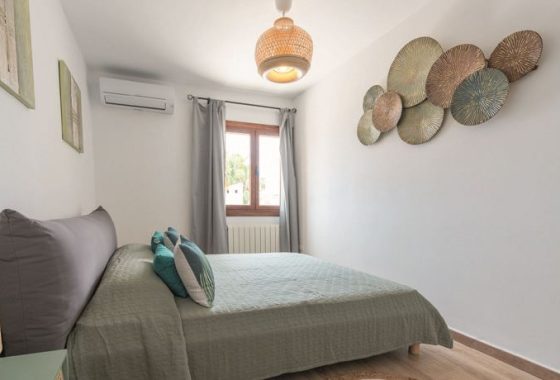 Mass Image Compressor Compressed this image. https://sourceforge.net/projects/icompress/ with Quality:80