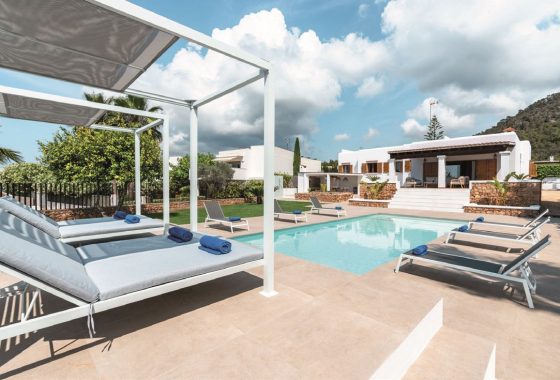 Mass Image Compressor Compressed this image. https://sourceforge.net/projects/icompress/ with Quality:80