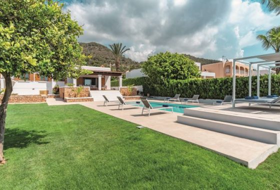 Mass Image Compressor Compressed this image. https://sourceforge.net/projects/icompress/ with Quality:80