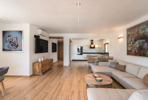 Mass Image Compressor Compressed this image. https://sourceforge.net/projects/icompress/ with Quality:80