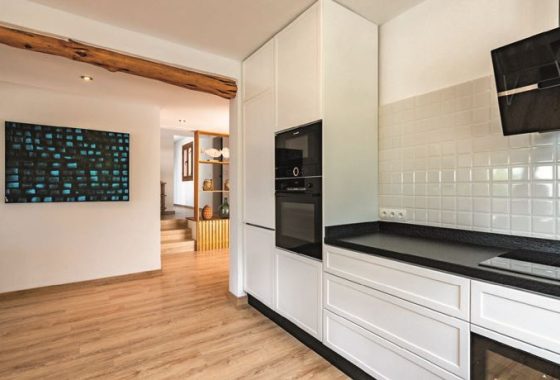 Mass Image Compressor Compressed this image. https://sourceforge.net/projects/icompress/ with Quality:80