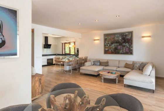 Mass Image Compressor Compressed this image. https://sourceforge.net/projects/icompress/ with Quality:80